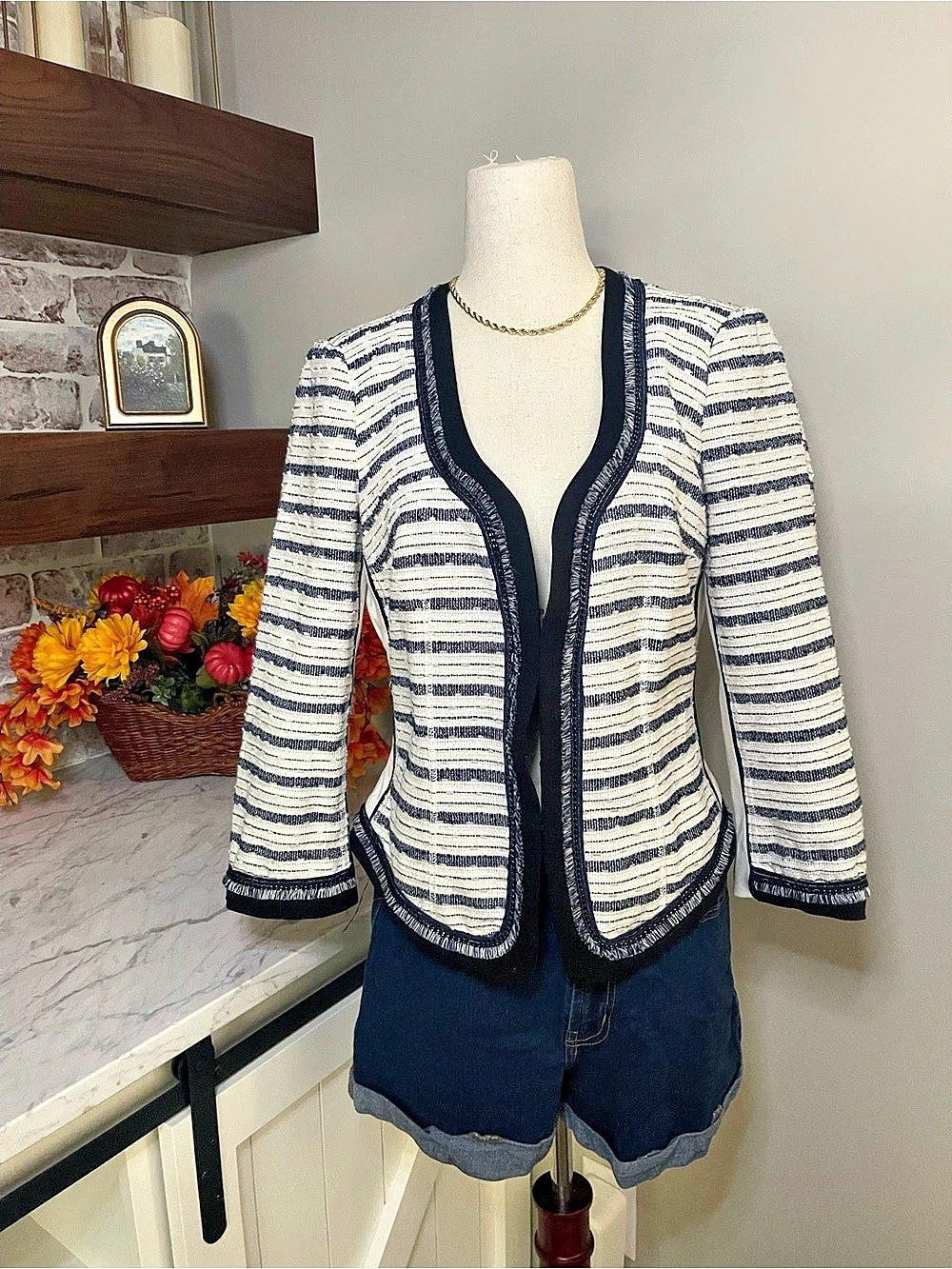 White House Black Market Striped Tweed Jacket in Blue & White Size 6 Like New